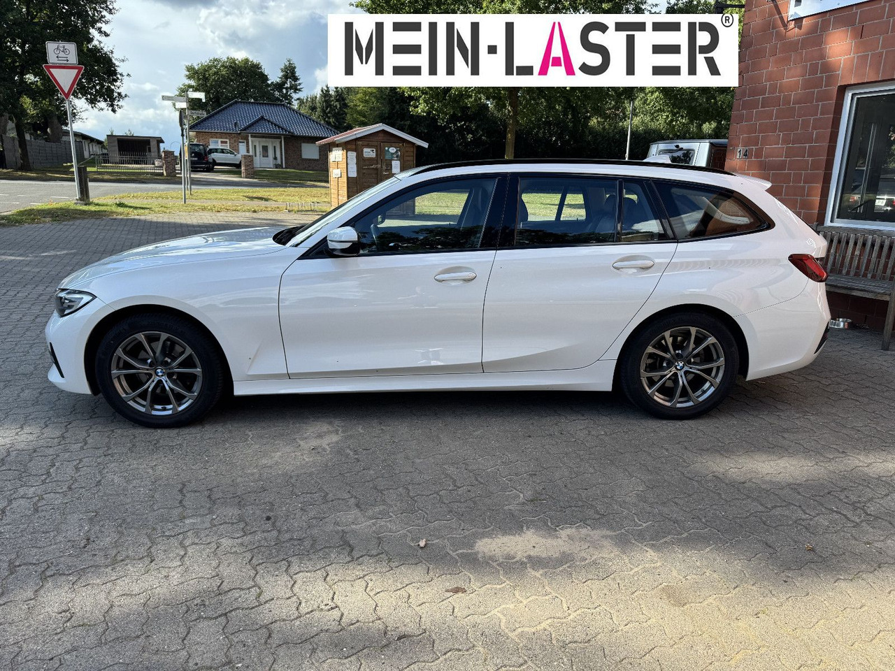 BMW 320 d xDrive touring Sport Line shadow AHK - Kombi: bild 4 BMW 320 d xDrive touring Sport Line shadow AHK - Kombi: bild 4