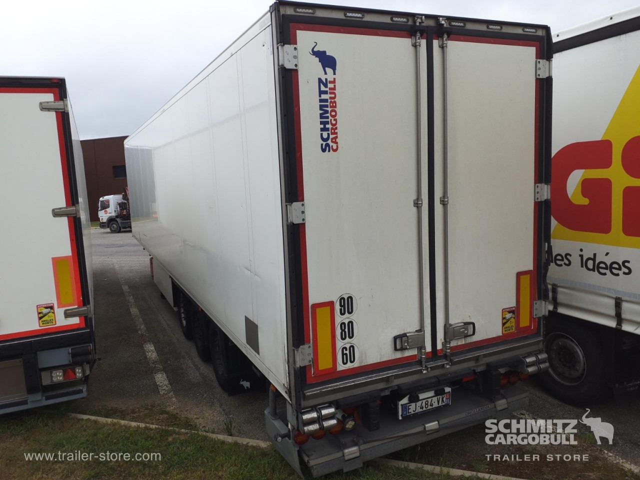 SCHMITZ Reefer Standard Taillift - Isotermiska semitrailer: bild 2 SCHMITZ Reefer Standard Taillift - Isotermiska semitrailer: bild 2