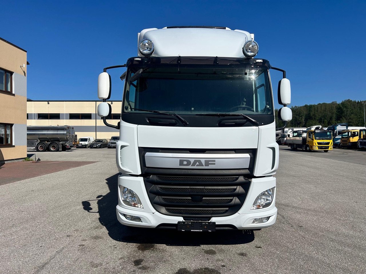 DAF CF330 - Kylbil lastbil: bild 2 DAF CF330 - Kylbil lastbil: bild 2
