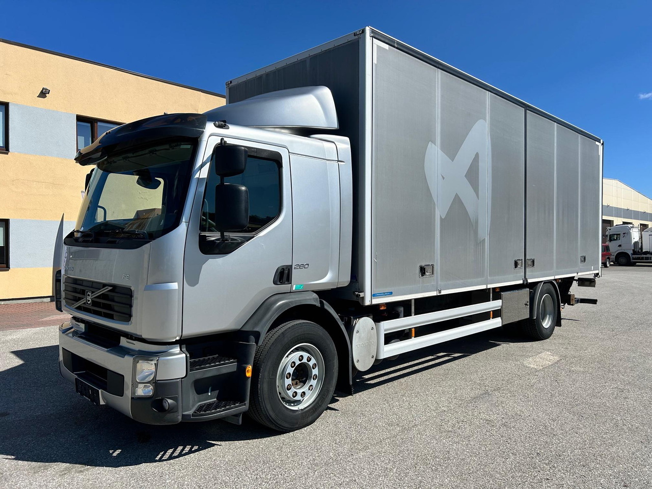 VOLVO FE260 - Lastbil med skåp: bild 2 VOLVO FE260 - Lastbil med skåp: bild 2