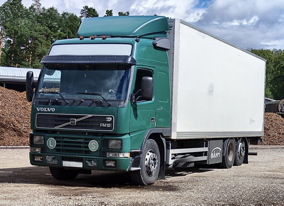 VOLVO FM12 - Lastbil med skåp: bild 2 VOLVO FM12 - Lastbil med skåp: bild 2