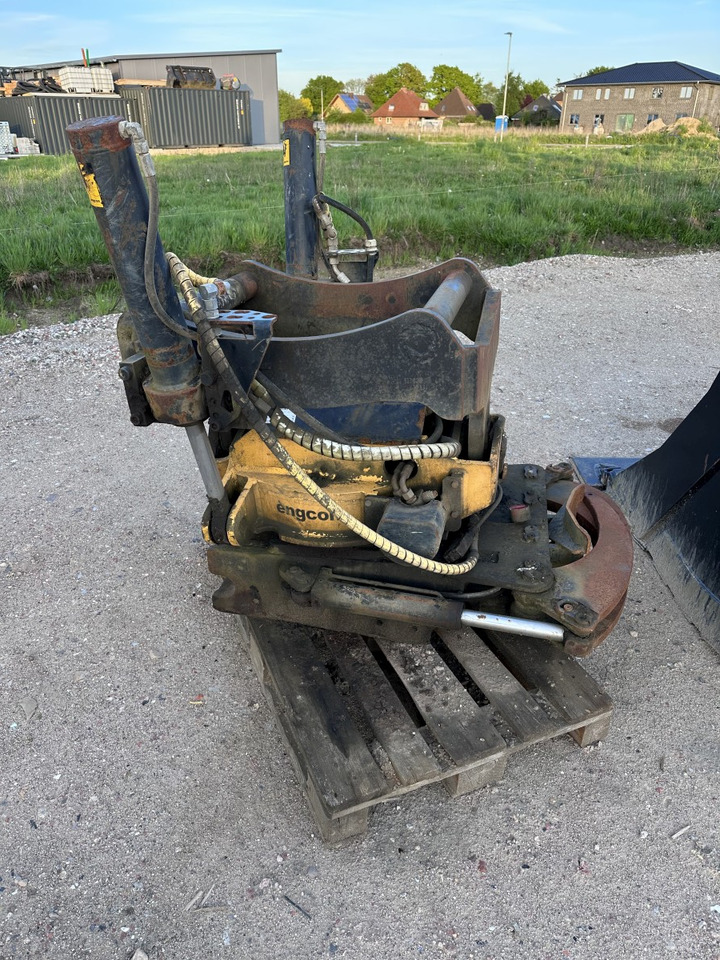 ENGCON EC 30 - S80 GR30 -S80 - SVAB Engcon Rototilt - Tiltrotator - Tiltrotator: bild 1 ENGCON EC 30 - S80 GR30 -S80 - SVAB Engcon Rototilt - Tiltrotator - Tiltrotator: bild 1