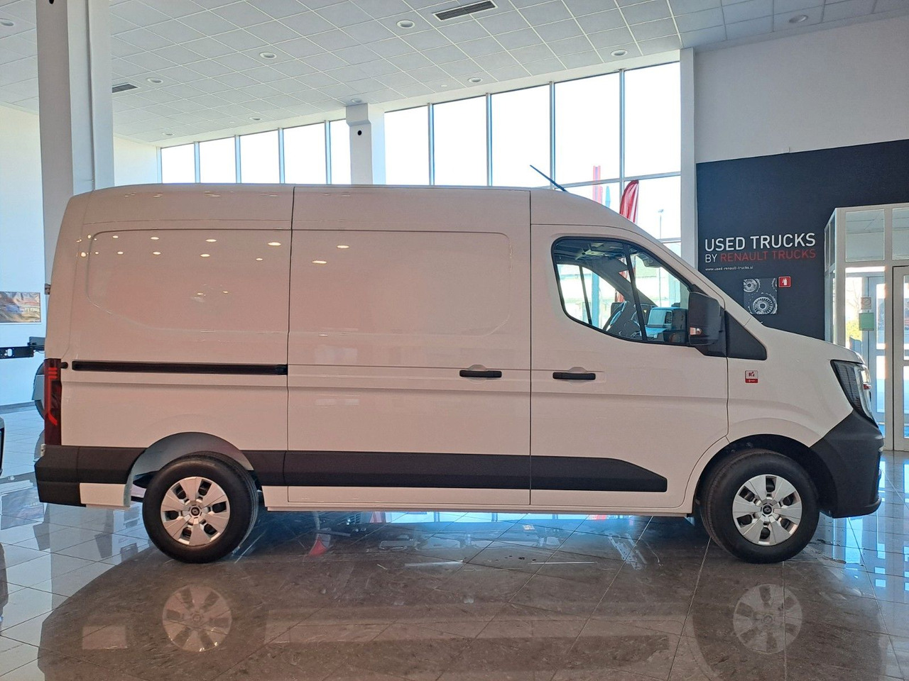 Renault Master L2H2 150 - NAV Klimaaut. Holzb. 270° - Skåpbil: bild 3 Renault Master L2H2 150 - NAV Klimaaut. Holzb. 270° - Skåpbil: bild 3