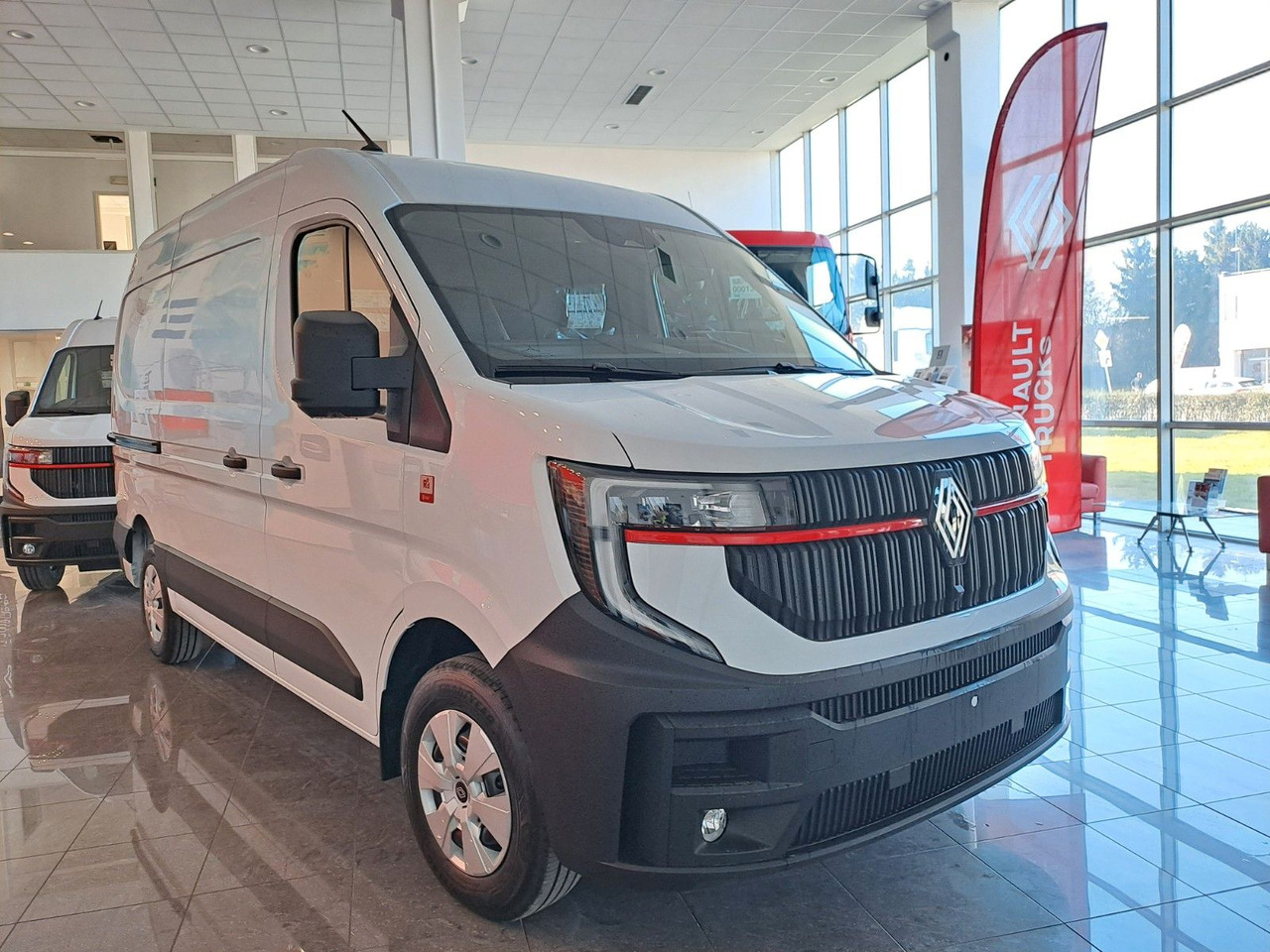 Renault Master L2H2 150 - NAV Klimaaut. Holzb. 270° - Skåpbil: bild 2 Renault Master L2H2 150 - NAV Klimaaut. Holzb. 270° - Skåpbil: bild 2