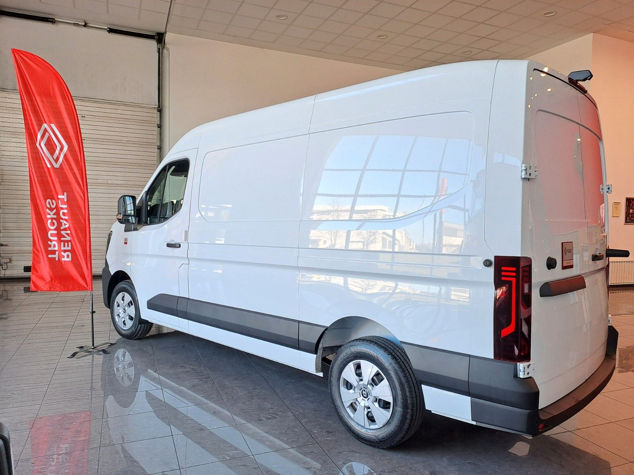 Renault Master L2H2 150 - NAV Klimaaut. Holzb. 270° - Skåpbil: bild 5 Renault Master L2H2 150 - NAV Klimaaut. Holzb. 270° - Skåpbil: bild 5