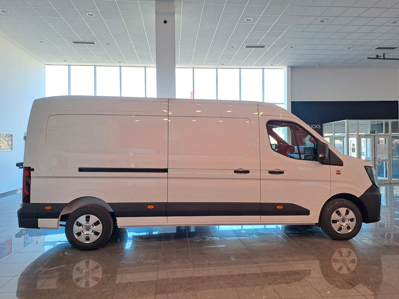 Renault Master L3H2 150 - NAV Klimaaut. Holzb. 270° - Skåpbil: bild 4 Renault Master L3H2 150 - NAV Klimaaut. Holzb. 270° - Skåpbil: bild 4