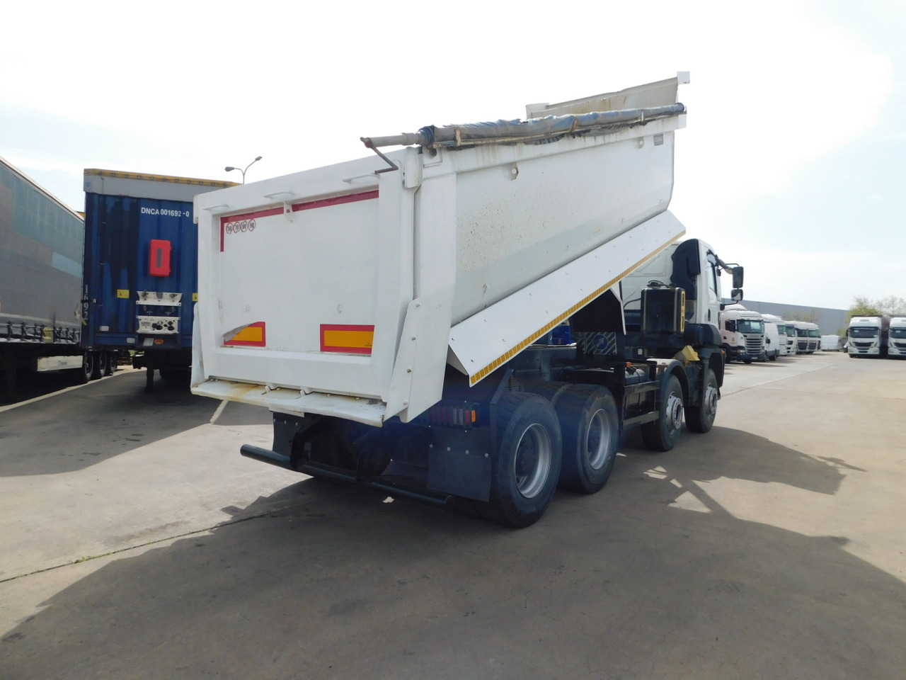 Ford 4142d 8x4 dcab e6 16s2230 - Tippbil lastbil: bild 3 Ford 4142d 8x4 dcab e6 16s2230 - Tippbil lastbil: bild 3