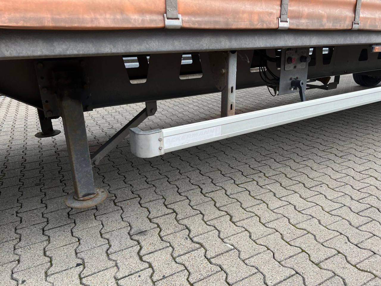 Ackermann PS-F 5.3/13.5 EZG SPS PS-F 5.3/13.5 EZG SPS, Edscha-Verdeck, Lenkachse - Kapelltrailer: bild 2 Ackermann PS-F 5.3/13.5 EZG SPS PS-F 5.3/13.5 EZG SPS, Edscha-Verdeck, Lenkachse - Kapelltrailer: bild 2
