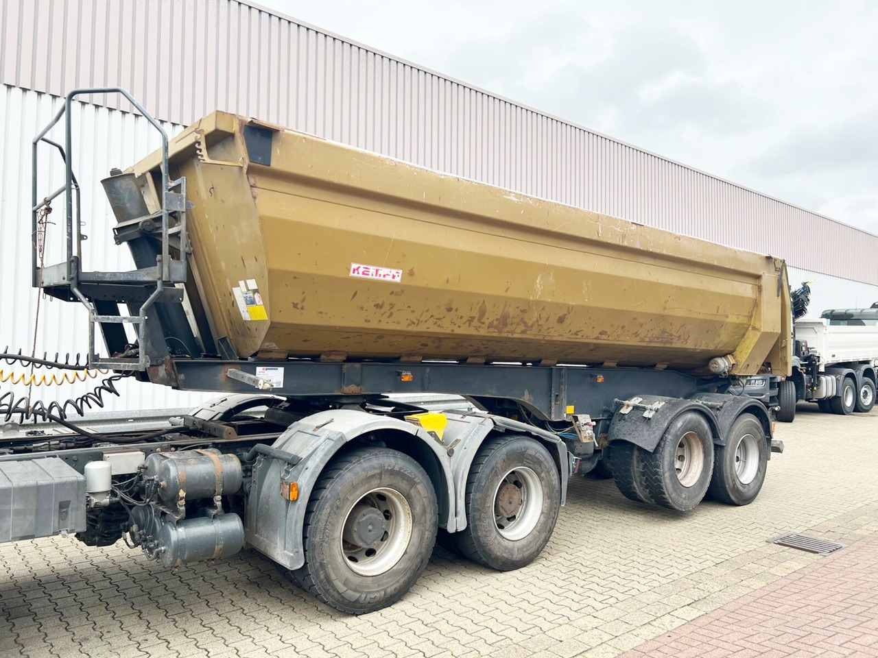 Kempf SKM 32/2 SKM 32/2 Stahlmulde ca. 23m³, Liftachse, Zwillingsbereift - Tippbil semitrailer: bild 1 Kempf SKM 32/2 SKM 32/2 Stahlmulde ca. 23m³, Liftachse, Zwillingsbereift - Tippbil semitrailer: bild 1