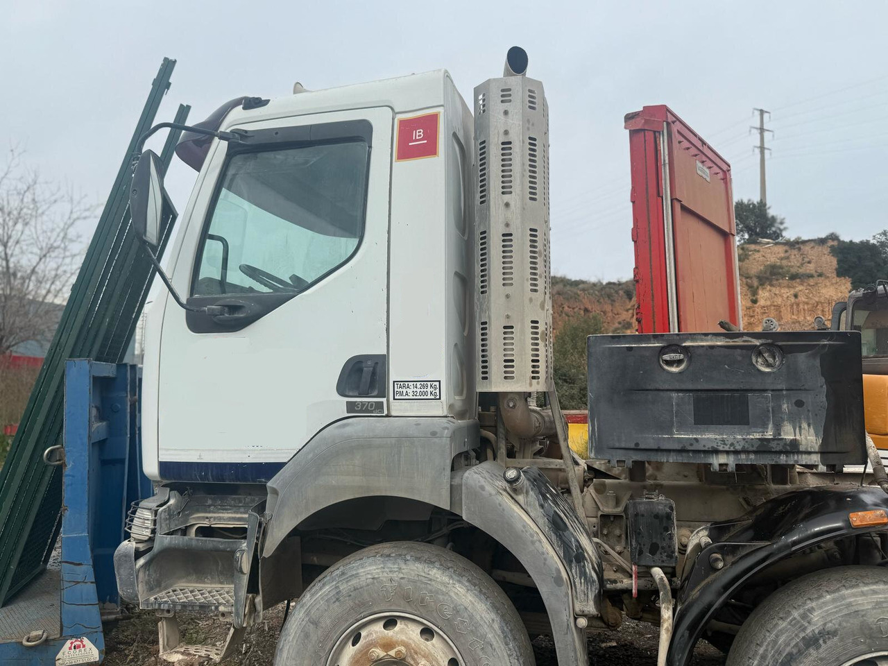 Renault 33FVC2A 8x4 - Lastbil: bild 1 Renault 33FVC2A 8x4 - Lastbil: bild 1
