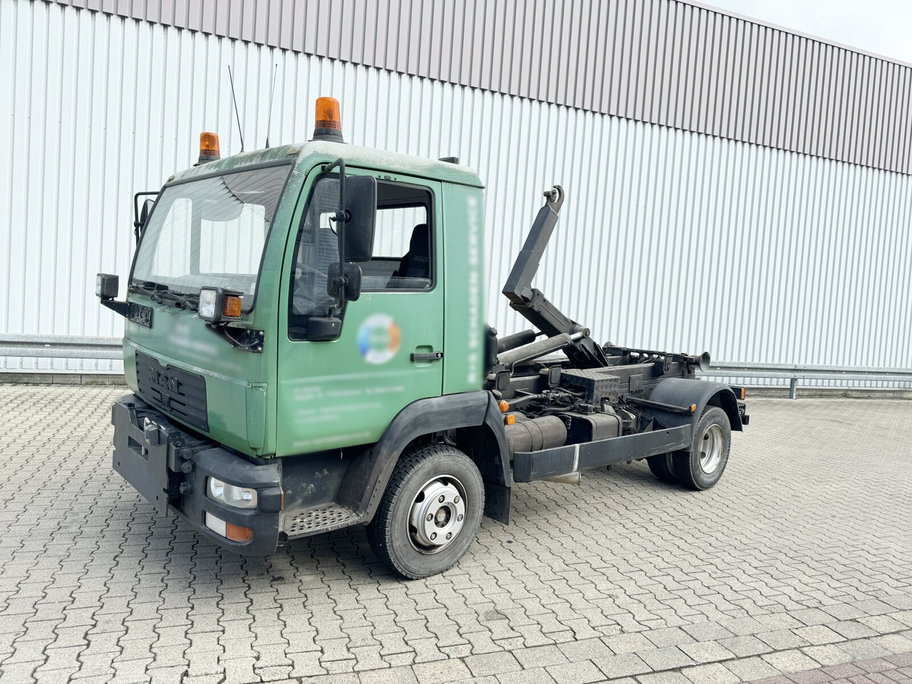 MAN LE 8.150 4x2 BB LE 8.150 4x2 BB, City-Abroller, Winterdienstausstattung - Lastväxlare lastbil: bild 1 MAN LE 8.150 4x2 BB LE 8.150 4x2 BB, City-Abroller, Winterdienstausstattung - Lastväxlare lastbil: bild 1