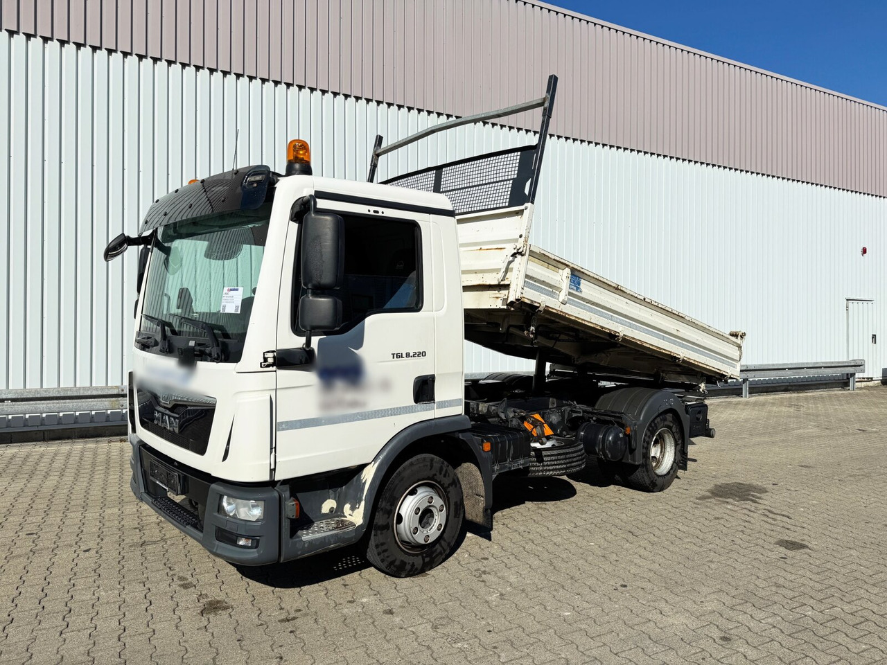 MAN TGL 8.220 4x2 BB TGL 8.220 4x2 BB, 2x AHK - Tippbil lastbil: bild 1 MAN TGL 8.220 4x2 BB TGL 8.220 4x2 BB, 2x AHK - Tippbil lastbil: bild 1