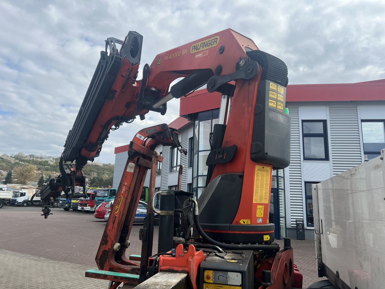 MAN TGS 35.440 8x4 BL TGS 35.440 8x4 BL, Navi, Heckkran Palfinger PK42002 SH-F + Jip PJ 060 B, 24,9m-730kg, Funk - Kranbil: bild 2 MAN TGS 35.440 8x4 BL TGS 35.440 8x4 BL, Navi, Heckkran Palfinger PK42002 SH-F + Jip PJ 060 B, 24,9m-730kg, Funk - Kranbil: bild 2