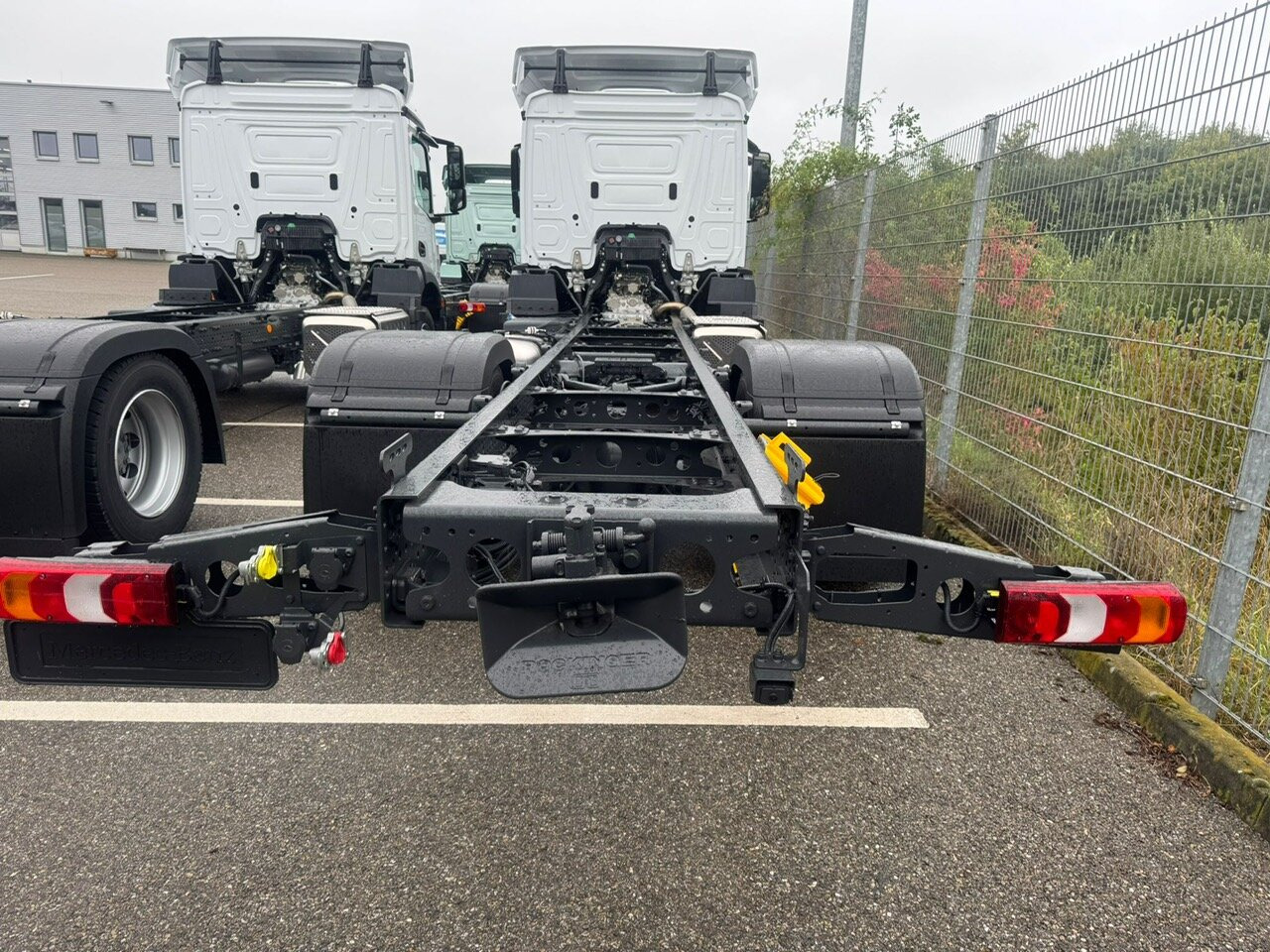Mercedes-Benz Actros 1827/30 L 4x2 Actros 1827/30 L 4x2, Gardine, LBW - Flakbil: bild 2 Mercedes-Benz Actros 1827/30 L 4x2 Actros 1827/30 L 4x2, Gardine, LBW - Flakbil: bild 2