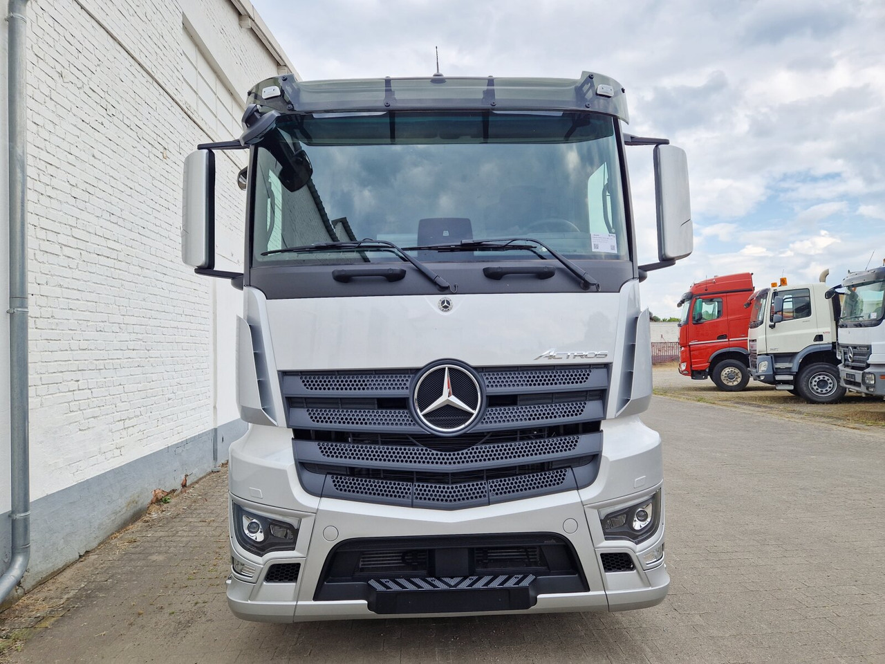 Mercedes-Benz Actros 2553 LL 6x2 Actros 2553 LL 6x2/46, Retarder, Liftachse, MultimediaCockpit, LED, Navi - Lastväxlare lastbil: bild 3 Mercedes-Benz Actros 2553 LL 6x2 Actros 2553 LL 6x2/46, Retarder, Liftachse, MultimediaCockpit, LED, Navi - Lastväxlare lastbil: bild 3