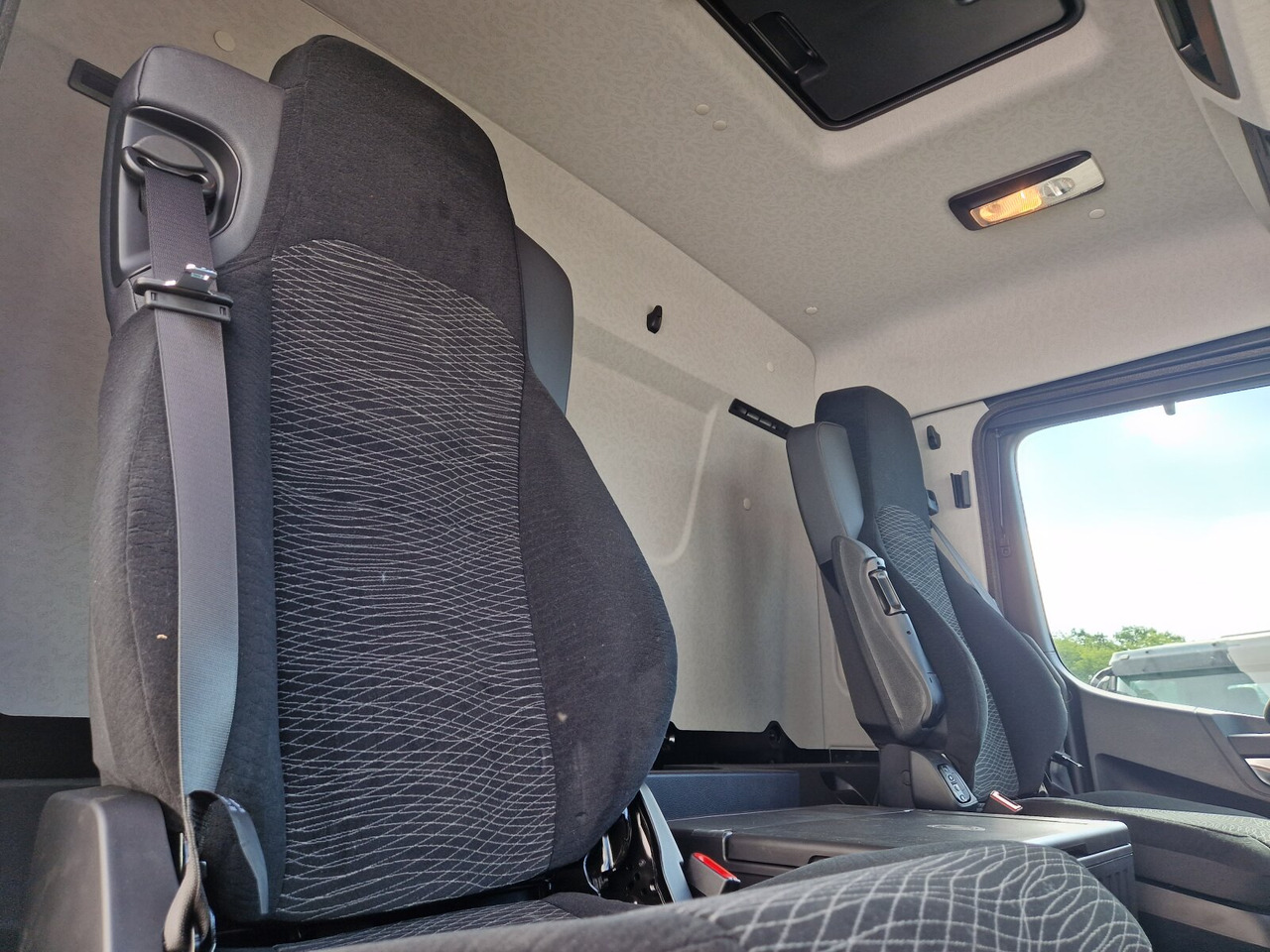 Mercedes-Benz Actros 2553 LL 6x2 Actros 2553 LL 6x2/46, Retarder, Liftachse, MultimediaCockpit, LED, Navi - Lastväxlare lastbil: bild 5 Mercedes-Benz Actros 2553 LL 6x2 Actros 2553 LL 6x2/46, Retarder, Liftachse, MultimediaCockpit, LED, Navi - Lastväxlare lastbil: bild 5
