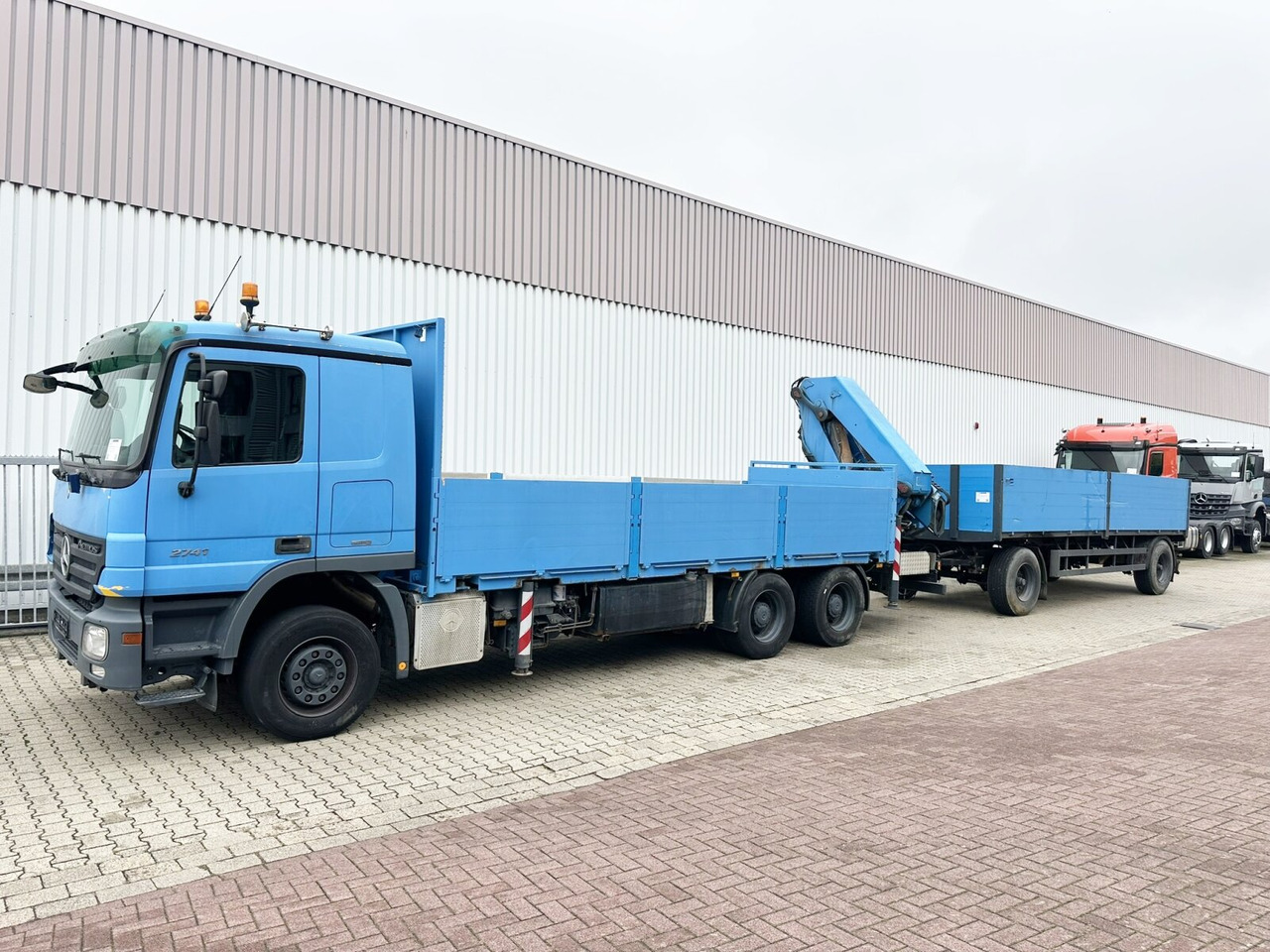 Mercedes-Benz Actros 2741 L 6x4 Actros 2741 L 6x4, Twist-Lock ausz. auf 3m, Heckkran Palfinger PK 42502-D, Funk - Flakbil, Kranbil: bild 5 Mercedes-Benz Actros 2741 L 6x4 Actros 2741 L 6x4, Twist-Lock ausz. auf 3m, Heckkran Palfinger PK 42502-D, Funk - Flakbil, Kranbil: bild 5