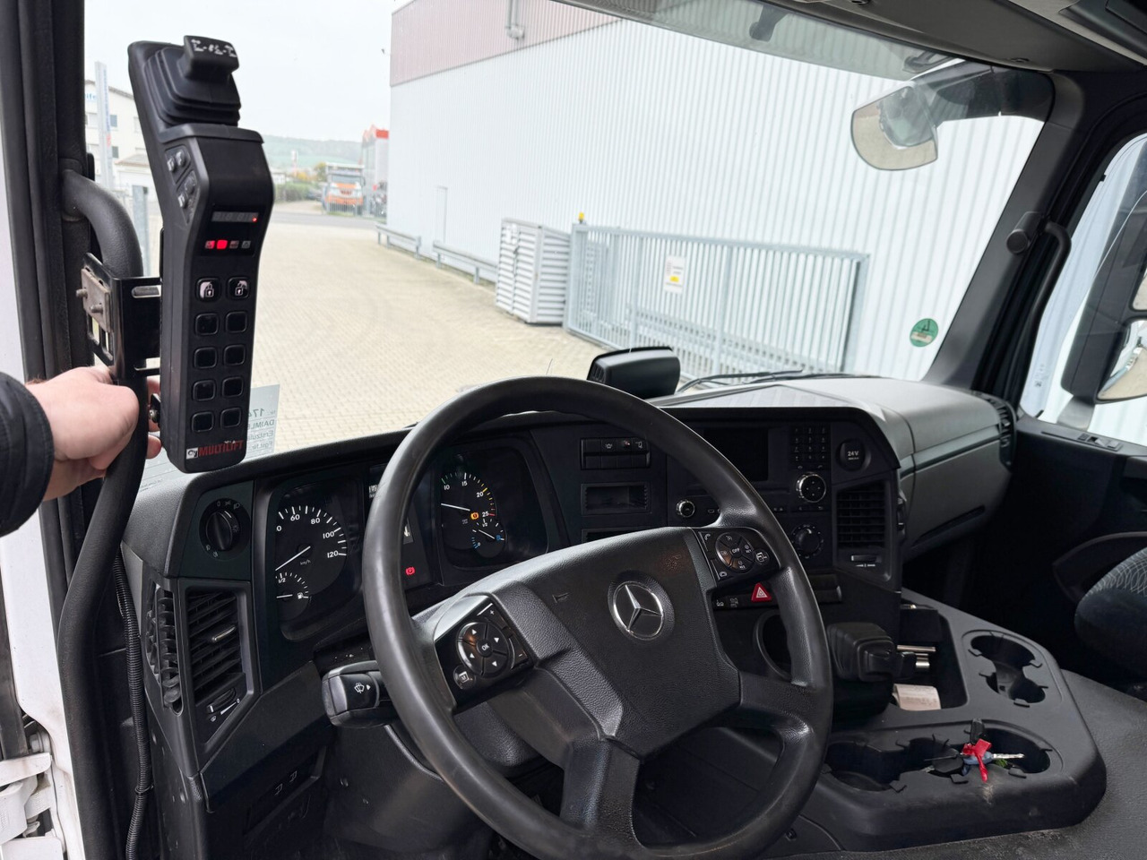 Mercedes-Benz Antos 2536 L 6x2 Antos 2536 L 6x2, Liftachse, Hiab XR 21S61 bis 7 m Container - Lastväxlare lastbil: bild 4 Mercedes-Benz Antos 2536 L 6x2 Antos 2536 L 6x2, Liftachse, Hiab XR 21S61 bis 7 m Container - Lastväxlare lastbil: bild 4