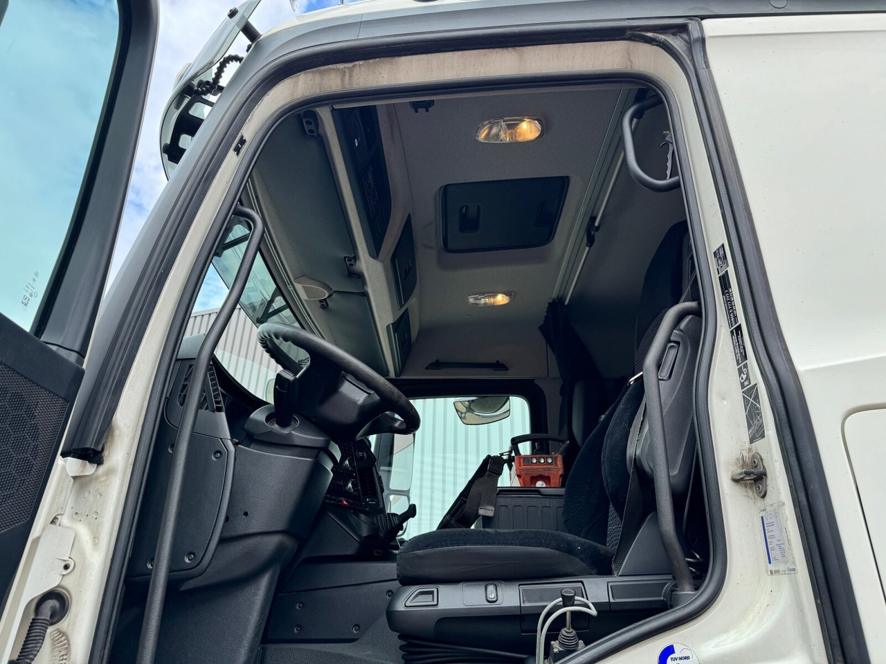 Mercedes-Benz Arocs 3351 AK 6x6 Arocs 3351 AK 6x6, Retarder, Navi, Grounder, Kran Atlas AK 190.2E, Funk - Lastväxlare lastbil, Kranbil: bild 5 Mercedes-Benz Arocs 3351 AK 6x6 Arocs 3351 AK 6x6, Retarder, Navi, Grounder, Kran Atlas AK 190.2E, Funk - Lastväxlare lastbil, Kranbil: bild 5