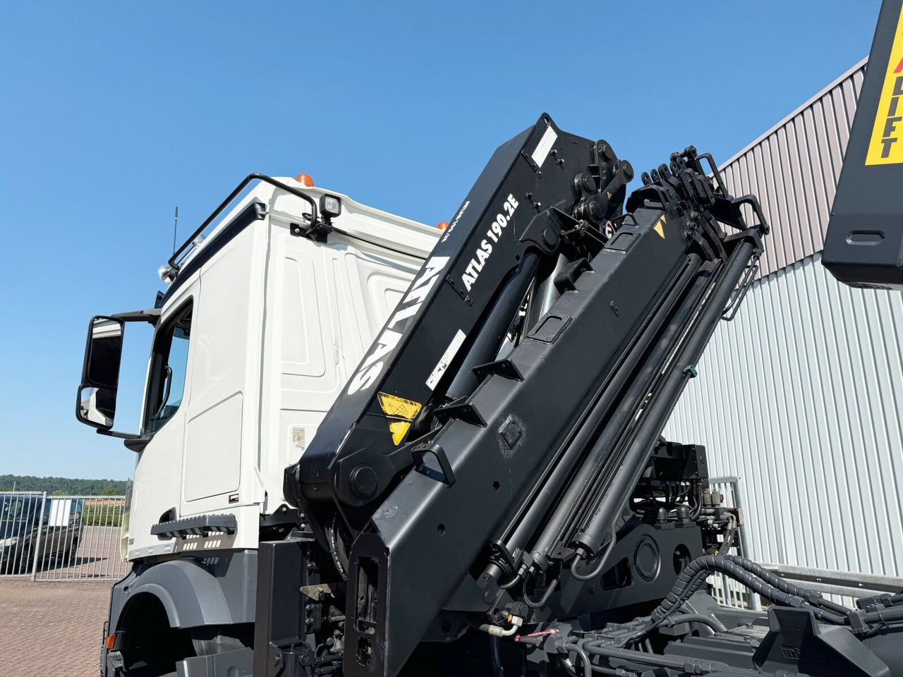 Mercedes-Benz Arocs 3351 AK 6x6 Arocs 3351 AK 6x6, Retarder, Navi, Grounder, Kran Atlas AK 190.2E, Funk - Lastväxlare lastbil, Kranbil: bild 4 Mercedes-Benz Arocs 3351 AK 6x6 Arocs 3351 AK 6x6, Retarder, Navi, Grounder, Kran Atlas AK 190.2E, Funk - Lastväxlare lastbil, Kranbil: bild 4