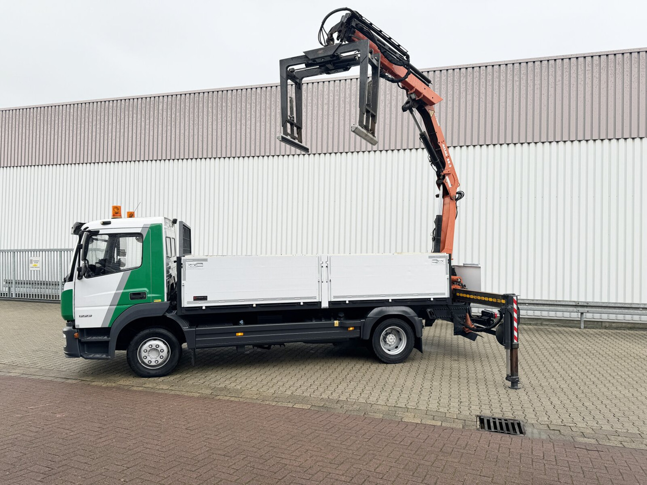 Mercedes-Benz Atego 1223 L 4x2 Atego 1223 L 4x2 mit Heckkran Atlas 88.3-A2L, Funk - Kranbil, Flakbil: bild 2 Mercedes-Benz Atego 1223 L 4x2 Atego 1223 L 4x2 mit Heckkran Atlas 88.3-A2L, Funk - Kranbil, Flakbil: bild 2