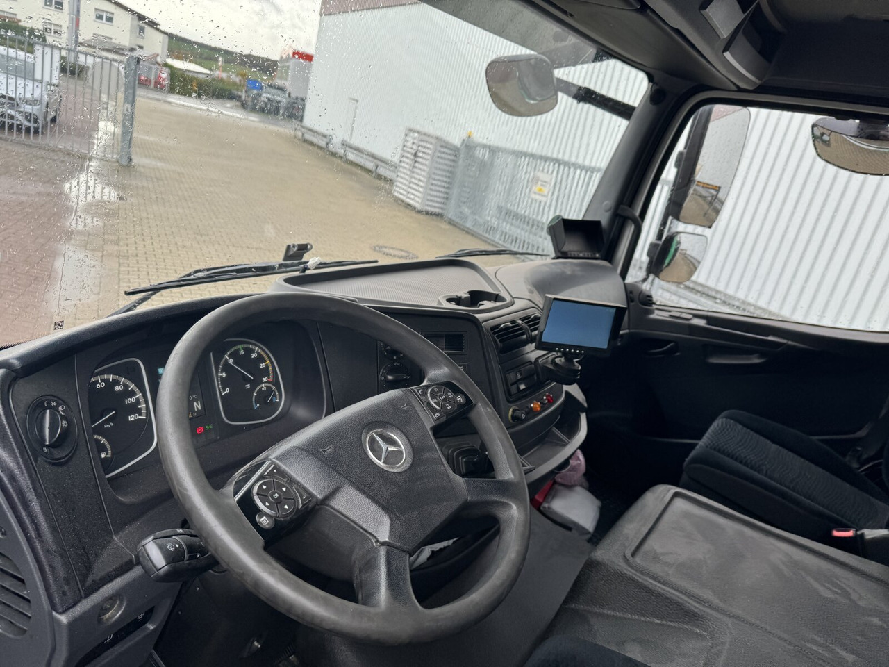 Mercedes-Benz Atego 1223 L 4x2 Atego 1223 L 4x2 mit Heckkran Atlas 88.3-A2L, Funk - Kranbil, Flakbil: bild 5 Mercedes-Benz Atego 1223 L 4x2 Atego 1223 L 4x2 mit Heckkran Atlas 88.3-A2L, Funk - Kranbil, Flakbil: bild 5