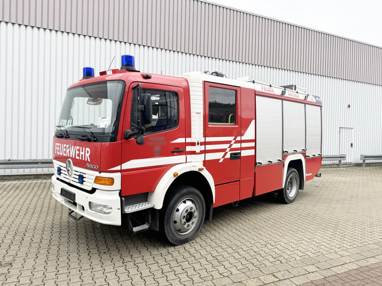 Mercedes-Benz Atego 1325 4x4, LF 16/12 Atego 1325 4x4, 8+1 Sitze, LF 16/12 - Ambulans: bild 1 Mercedes-Benz Atego 1325 4x4, LF 16/12 Atego 1325 4x4, 8+1 Sitze, LF 16/12 - Ambulans: bild 1
