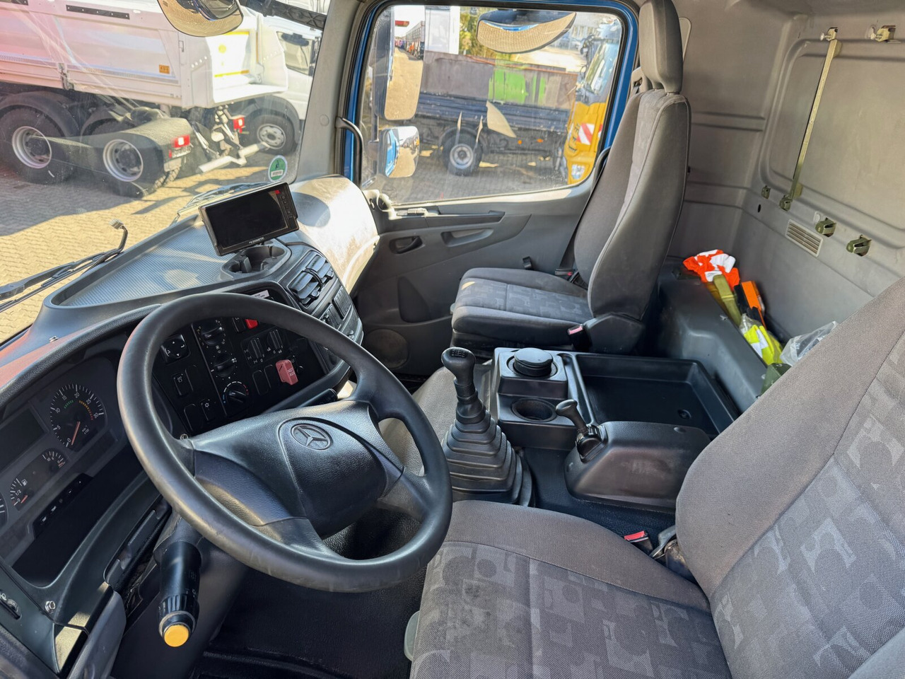 Mercedes-Benz Axor 1829 A 4x4 Axor 1829 A 4x4, Willig Tank ca. 8500l, 2 Kammern - Tankbil: bild 5 Mercedes-Benz Axor 1829 A 4x4 Axor 1829 A 4x4, Willig Tank ca. 8500l, 2 Kammern - Tankbil: bild 5
