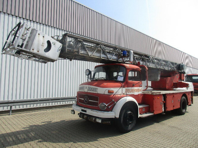 Mercedes-Benz - L 1519 4x2 DL 30 L 1519 4x2 Feuerwehr Drehleiter DL30 - Släck/ Räddningsvagn: bild 1 Mercedes-Benz - L 1519 4x2 DL 30 L 1519 4x2 Feuerwehr Drehleiter DL30 - Släck/ Räddningsvagn: bild 1