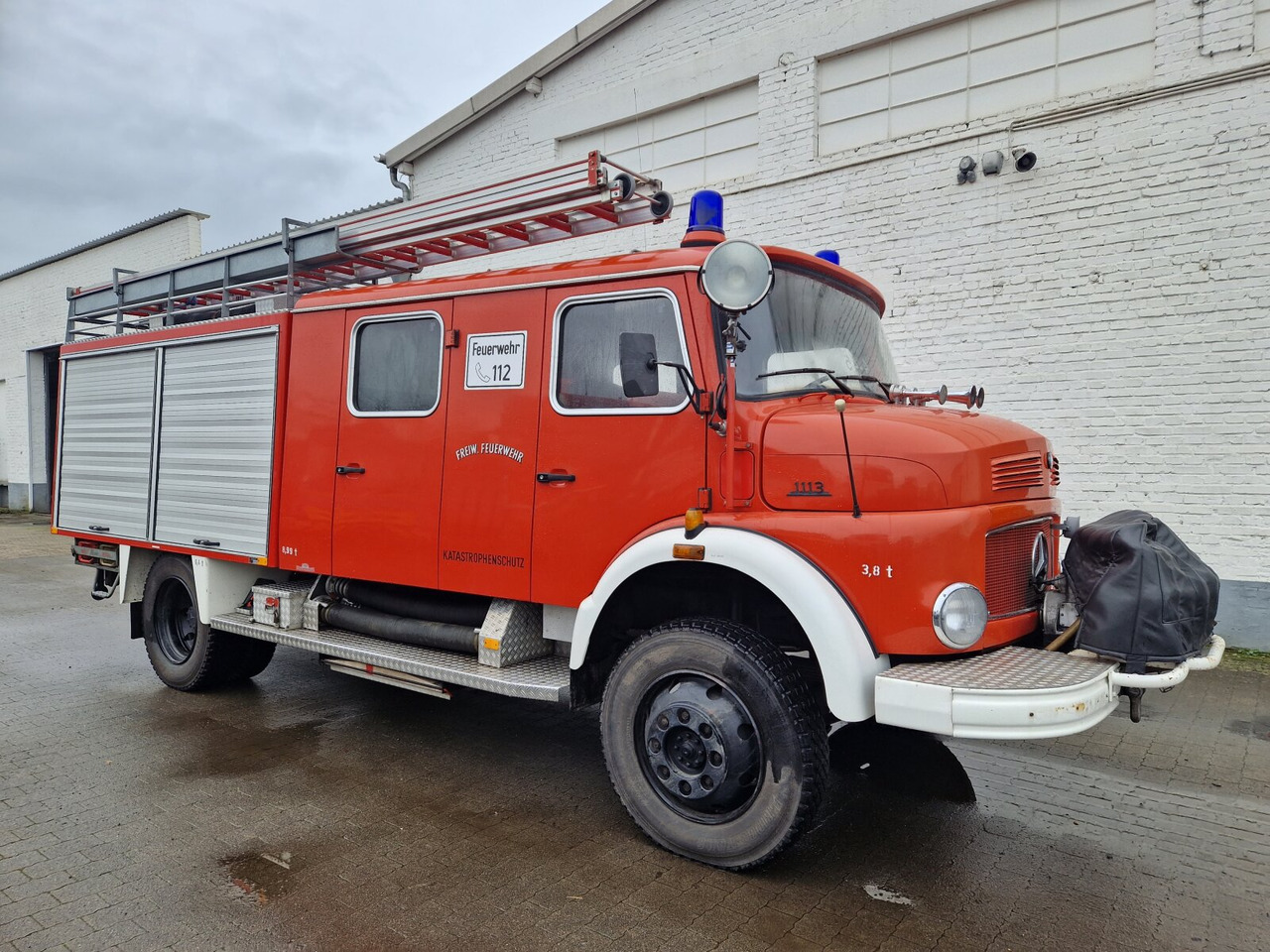Mercedes-Benz LAF 1113 B 4x4 Doka LAF 1113 B 4x4 Doka, LF 16 TS - Släck/ Räddningsvagn: bild 1 Mercedes-Benz LAF 1113 B 4x4 Doka LAF 1113 B 4x4 Doka, LF 16 TS - Släck/ Räddningsvagn: bild 1