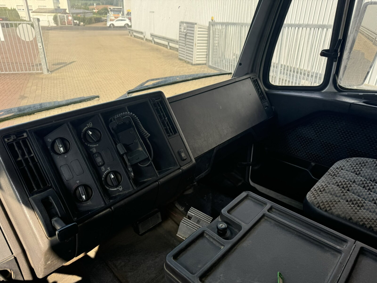 Mercedes-Benz SK 1827L 4x2 SK 1827L 4x2 - Flakbil: bild 3 Mercedes-Benz SK 1827L 4x2 SK 1827L 4x2 - Flakbil: bild 3