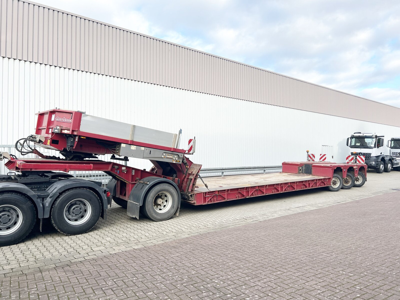 Nooteboom Euro-64-13 Euro-64-13, Jeepdolly, Tiefbett, Verbr. auf 3,2m, hydr. Lenkung - Låg lastare semitrailer: bild 1 Nooteboom Euro-64-13 Euro-64-13, Jeepdolly, Tiefbett, Verbr. auf 3,2m, hydr. Lenkung - Låg lastare semitrailer: bild 1