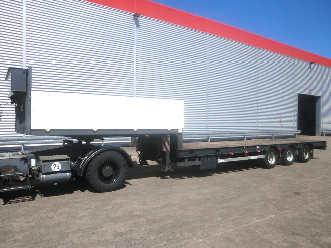 Schwarzmüller STP 3/ZV-N STP 3/ZV-N, 3-Achse nachlaufgelenkt, mit 6x Twist Lock - Låg lastare semitrailer: bild 1 Schwarzmüller STP 3/ZV-N STP 3/ZV-N, 3-Achse nachlaufgelenkt, mit 6x Twist Lock - Låg lastare semitrailer: bild 1