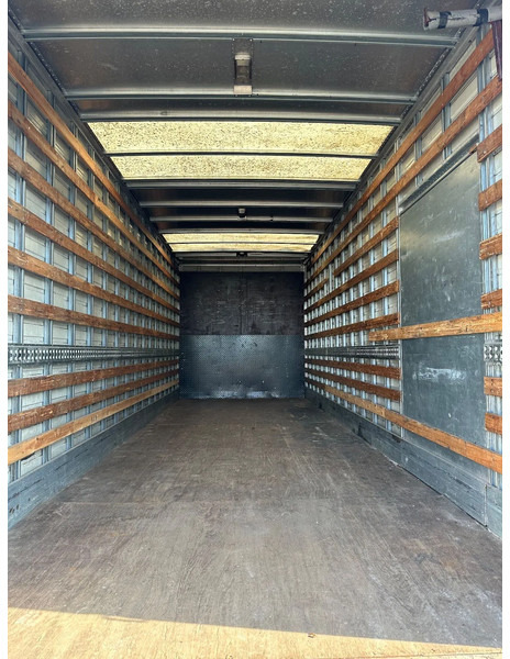 MAN TGL 12.210 MANUAL + 2000 KG LIFT + 2.60 M HIGH BIG BOX + AIRCO + SPRING / SPRING + 3 SEATS - Lastbil med skåp: bild 4 MAN TGL 12.210 MANUAL + 2000 KG LIFT + 2.60 M HIGH BIG BOX + AIRCO + SPRING / SPRING + 3 SEATS - Lastbil med skåp: bild 4