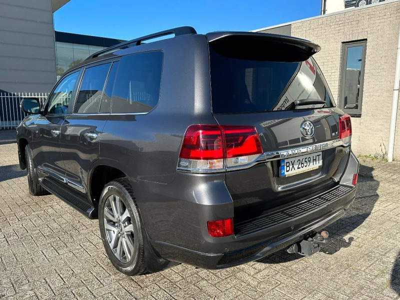 Toyota Land Cruiser V8 LAND CRUISER 200 V8 + CAMERA 360 + FRIDGE + DIESEL + ONLY EXPORT - SUV: bild 3 Toyota Land Cruiser V8 LAND CRUISER 200 V8 + CAMERA 360 + FRIDGE + DIESEL + ONLY EXPORT - SUV: bild 3