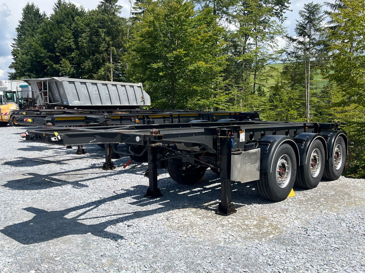 Fliegl Tank Container Chassis 20ft ADR - Containerbil/ Växelflak semitrailer: bild 1 Fliegl Tank Container Chassis 20ft ADR - Containerbil/ Växelflak semitrailer: bild 1