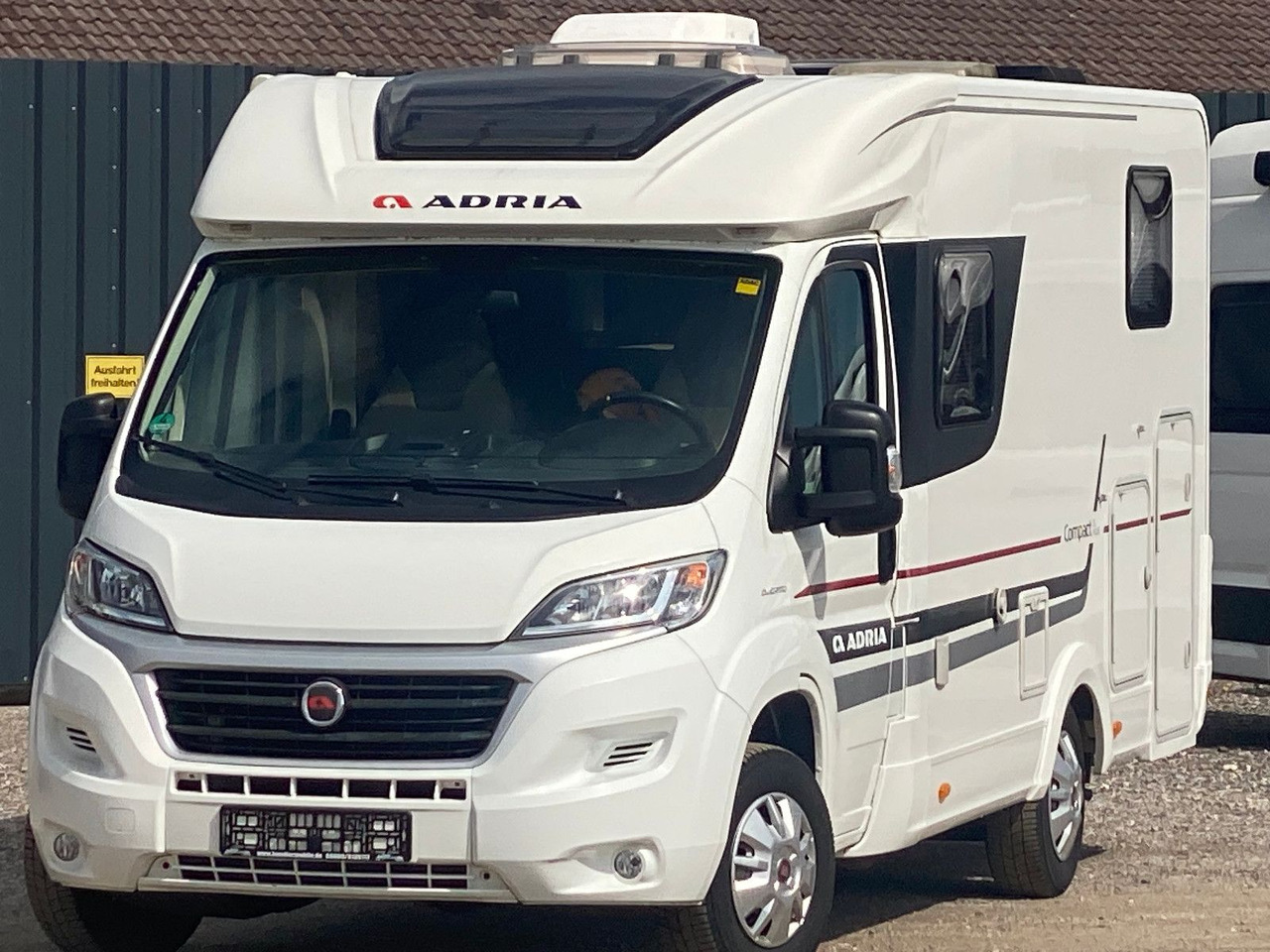 Adria Compact SL - Halvintegrerad husbil: bild 4 Adria Compact SL - Halvintegrerad husbil: bild 4