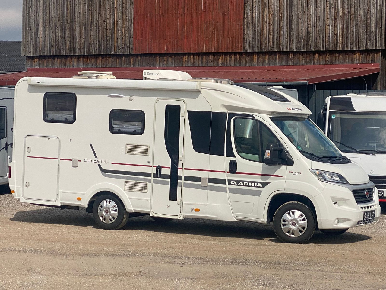 Adria Compact SL - Halvintegrerad husbil: bild 2 Adria Compact SL - Halvintegrerad husbil: bild 2