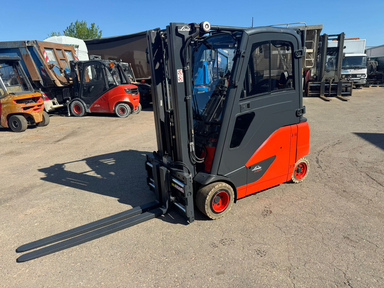 LINDE E20PHL-02 Elektro Triplex Kabine Heizung integriertes Ladegerät - Eltruck: bild 1 LINDE E20PHL-02 Elektro Triplex Kabine Heizung integriertes Ladegerät - Eltruck: bild 1