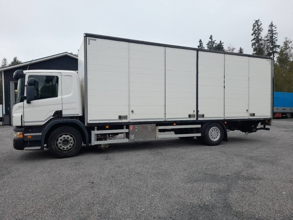 Scania P 230 DB - Lastbil med skåp: bild 1 Scania P 230 DB - Lastbil med skåp: bild 1