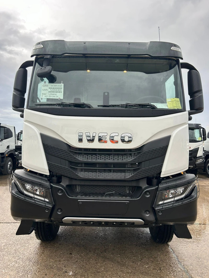 Iveco T-WAY AT380T43H 6x4 R20 Tyres Chassis - Barcelona Stock - Chassi lastbil: bild 1 Iveco T-WAY AT380T43H 6x4 R20 Tyres Chassis - Barcelona Stock - Chassi lastbil: bild 1