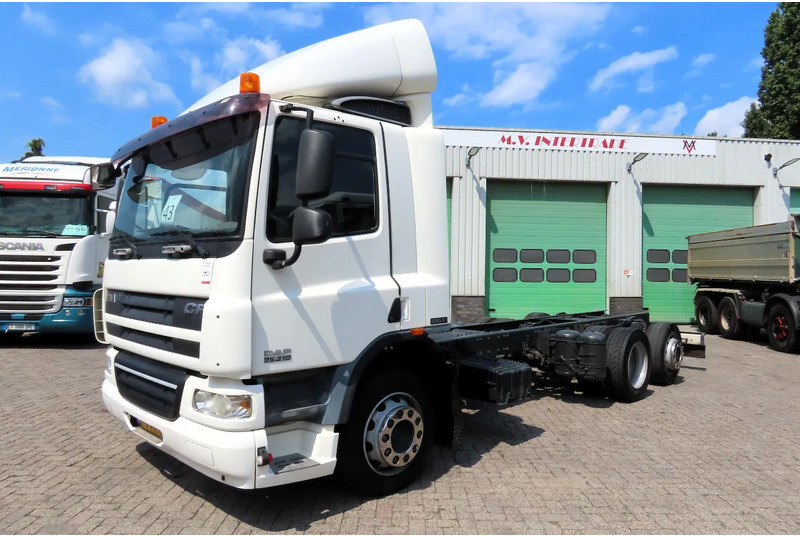DAF CF 75.310 6x2, DUTCH TRUCK, 4.20 wheelbasis - Chassi lastbil: bild 3 DAF CF 75.310 6x2, DUTCH TRUCK, 4.20 wheelbasis - Chassi lastbil: bild 3