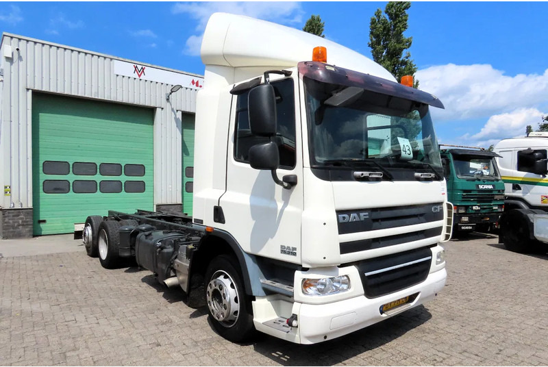 DAF CF 75.310 6x2, DUTCH TRUCK, 4.20 wheelbasis - Chassi lastbil: bild 1 DAF CF 75.310 6x2, DUTCH TRUCK, 4.20 wheelbasis - Chassi lastbil: bild 1