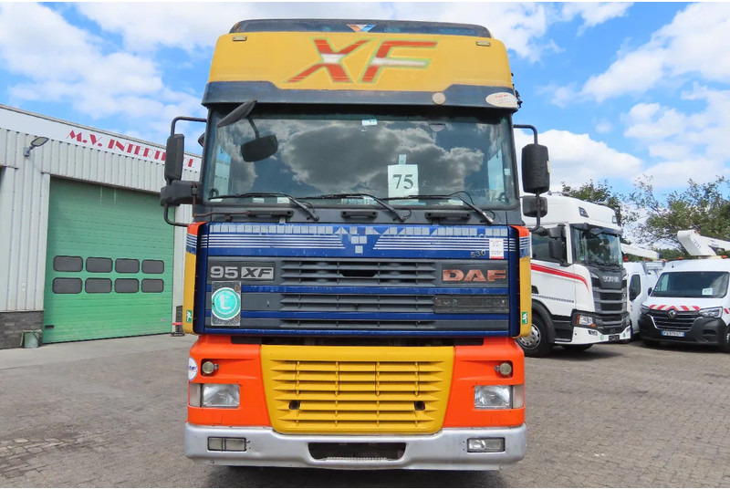 DAF XF 530 type E4, Manual!!! - Dragbil: bild 3 DAF XF 530 type E4, Manual!!! - Dragbil: bild 3