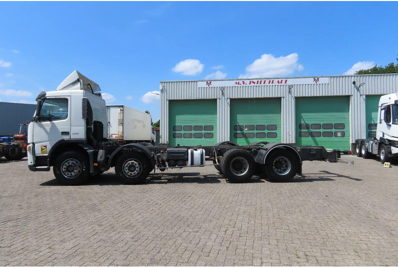 Volvo FM 12.380 8x4 FULL SPRING. 100% condition! - Chassi lastbil: bild 2 Volvo FM 12.380 8x4 FULL SPRING. 100% condition! - Chassi lastbil: bild 2