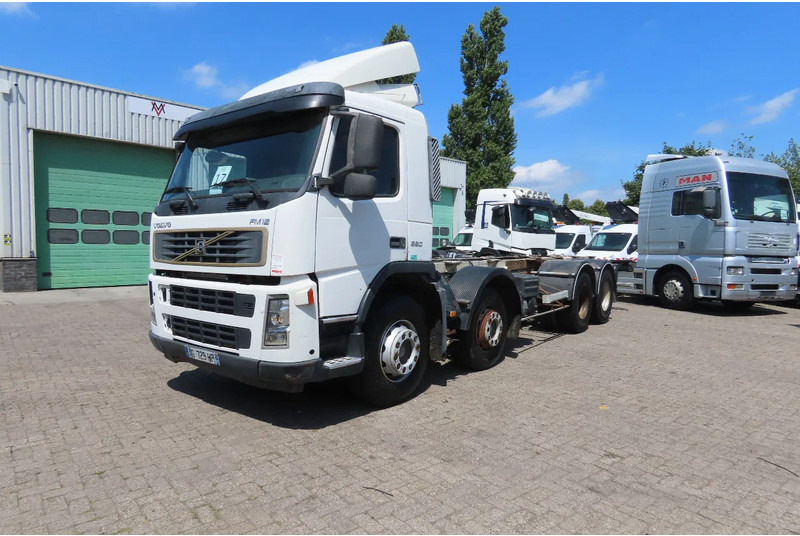 Volvo FM 380 8x4 FULL SPRING. 100% condition! - Chassi lastbil: bild 1 Volvo FM 380 8x4 FULL SPRING. 100% condition! - Chassi lastbil: bild 1