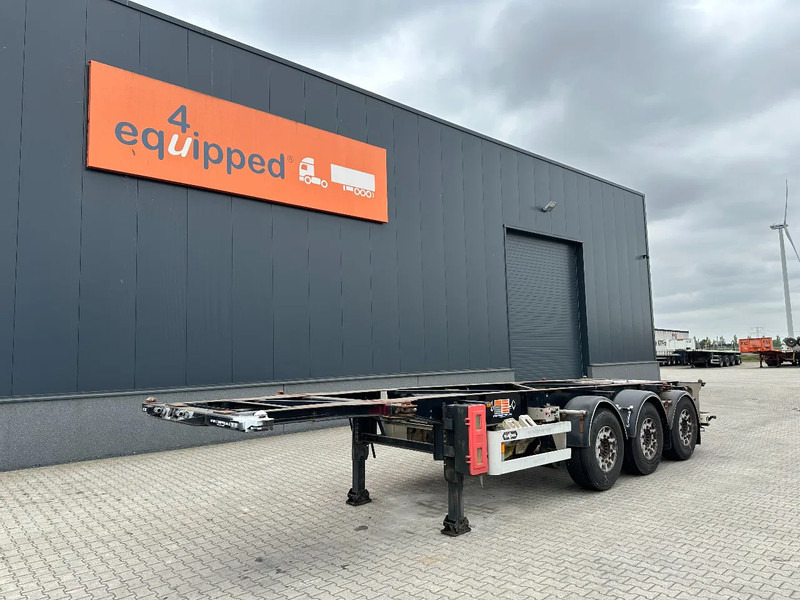 Van Hool 20FT/30FT, ADR (EX/II, EX/III, FL, OX AT), SAF + disc, liftaxle, NL-Chassis - Containerbil/ Växelflak semitrailer: bild 1 Van Hool 20FT/30FT, ADR (EX/II, EX/III, FL, OX AT), SAF + disc, liftaxle, NL-Chassis - Containerbil/ Växelflak semitrailer: bild 1