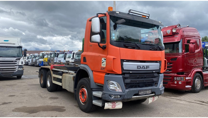 DAF CF 440 6X4 HOOKLIFT 20T - MANUAL GEARBOX - 315.000km - EURO 6 - BE TRUCK - Lastväxlare lastbil: bild 1 DAF CF 440 6X4 HOOKLIFT 20T - MANUAL GEARBOX - 315.000km - EURO 6 - BE TRUCK - Lastväxlare lastbil: bild 1