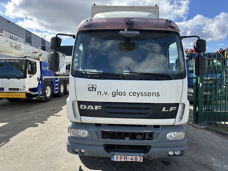 DAF LF 55.250 12T - GLASTRANSPORT / GLASRESTEEL - AIR SUSPENSION - EURO 4 - BELGIAN REGISTRATION - Lastbil: bild 2 DAF LF 55.250 12T - GLASTRANSPORT / GLASRESTEEL - AIR SUSPENSION - EURO 4 - BELGIAN REGISTRATION - Lastbil: bild 2