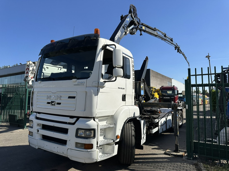 MAN TGA 26.310 6X2 HOOKLIFT + CRANE COPMA 160.4 + JIB J2 + WINCH - RADIO - LIFT + STEERING AXLE - EURO 3 - BE - Lastväxlare lastbil, Kranbil: bild 3 MAN TGA 26.310 6X2 HOOKLIFT + CRANE COPMA 160.4 + JIB J2 + WINCH - RADIO - LIFT + STEERING AXLE - EURO 3 - BE - Lastväxlare lastbil, Kranbil: bild 3